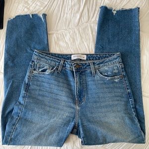 Straight leg blue jeans with frayed detail